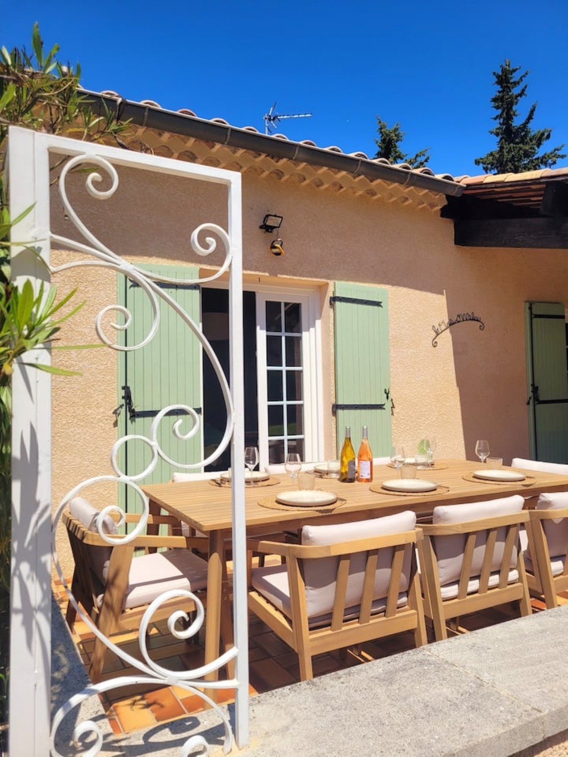 Terras met eettafel